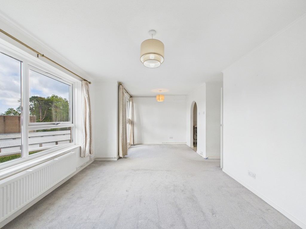 2 bed apartment to rent in April Close, Horsham  - Property Image 3