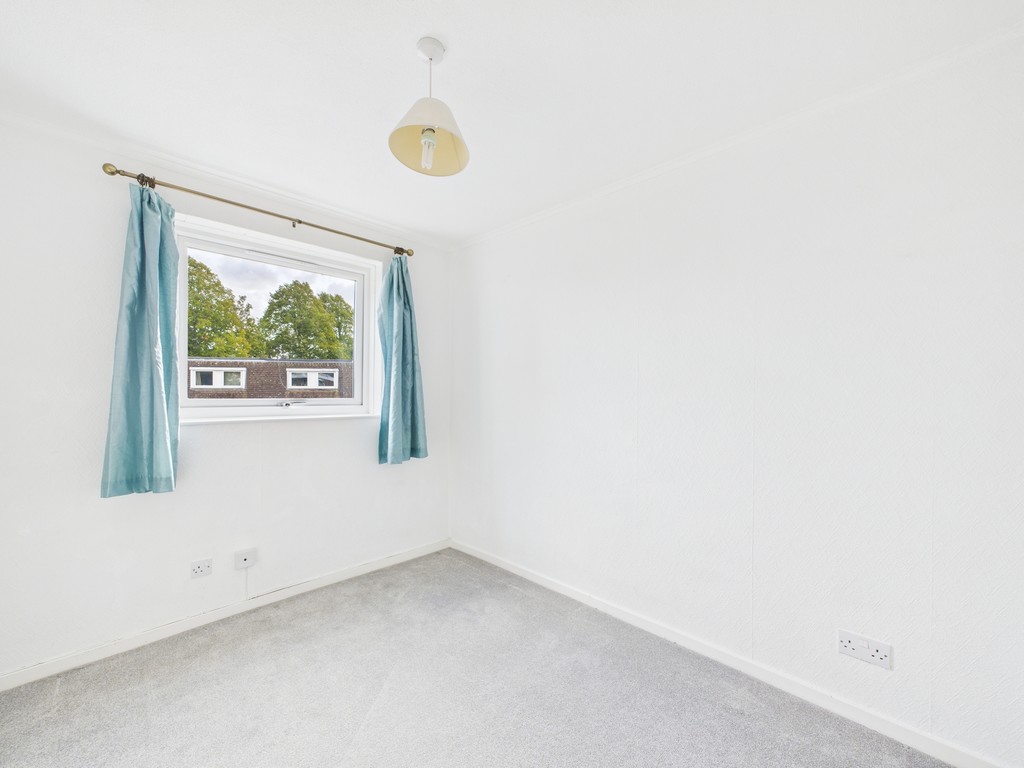 2 bed apartment to rent in April Close, Horsham  - Property Image 5