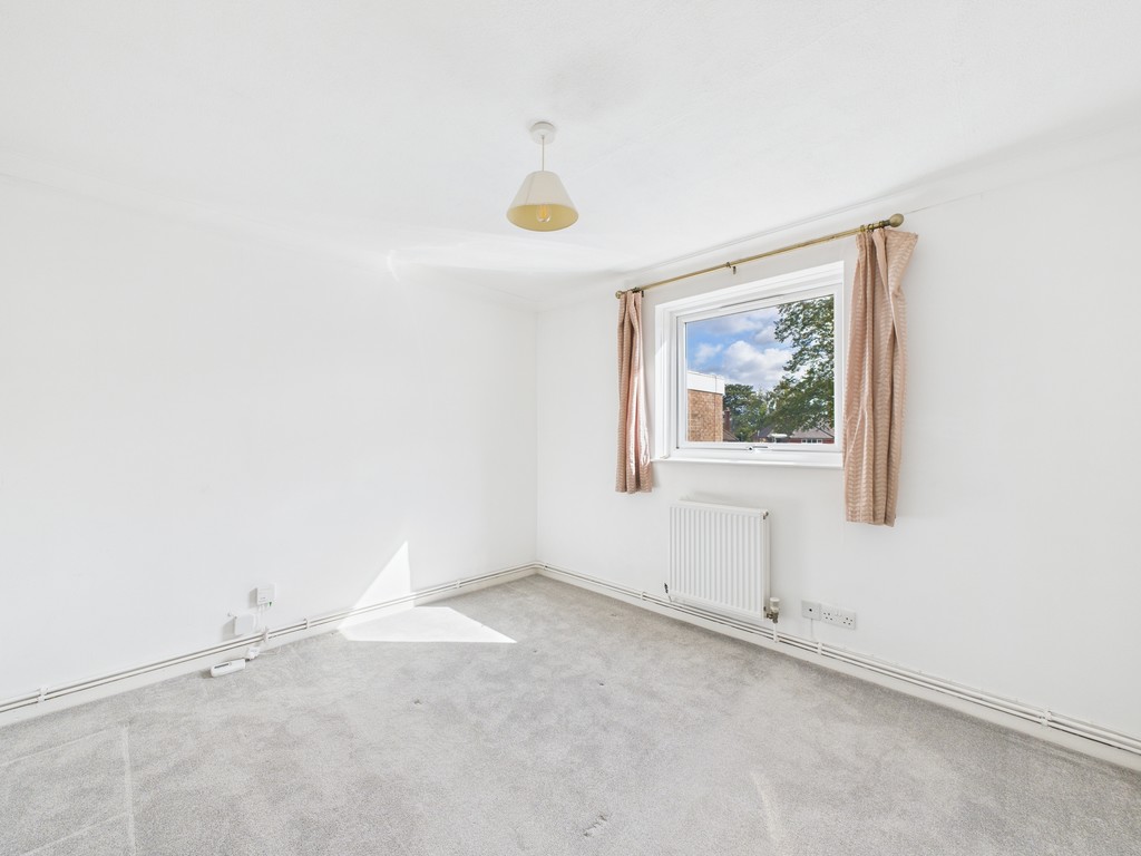 2 bed apartment to rent in April Close, Horsham  - Property Image 6