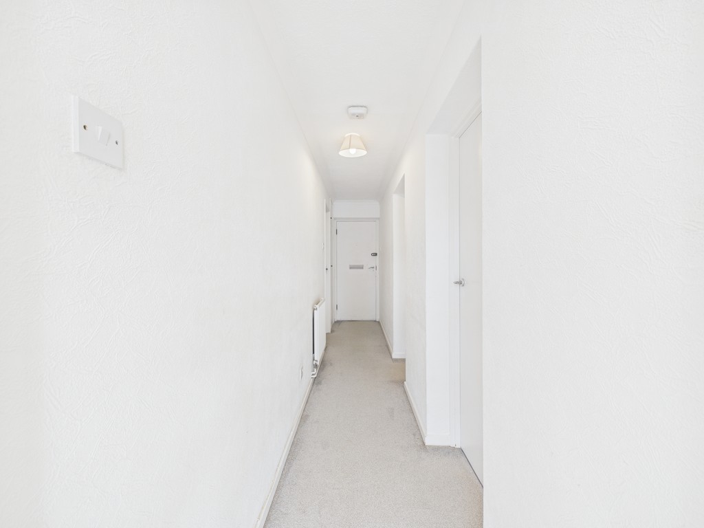 2 bed apartment to rent in April Close, Horsham  - Property Image 7