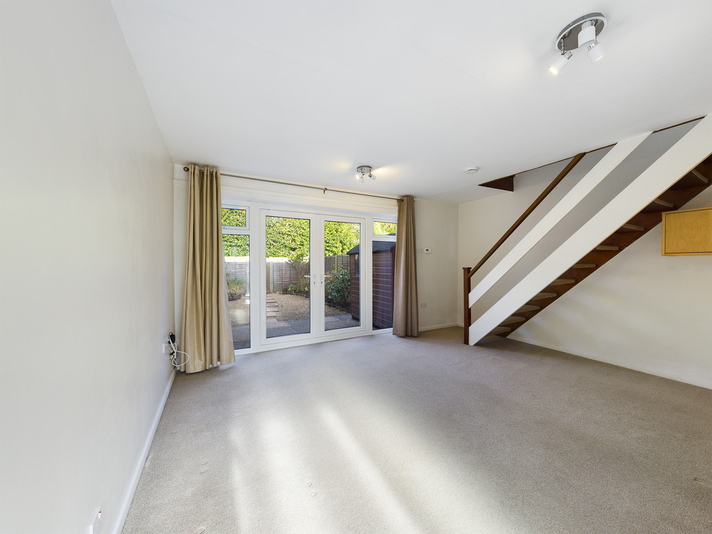 2 bed end of terrace house to rent in Chestnut Gardens, Horsham - Property Image 2