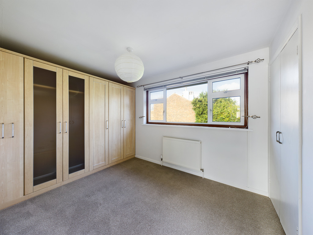2 bed end of terrace house to rent in Chestnut Gardens, Horsham - Property Image 4