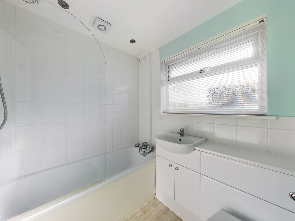 2 bed end of terrace house to rent in Chestnut Gardens, Horsham - Property Image 5