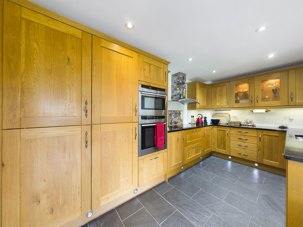 3 bed end of terrace house to rent in Tilletts Lane, Horsham  - Property Image 2