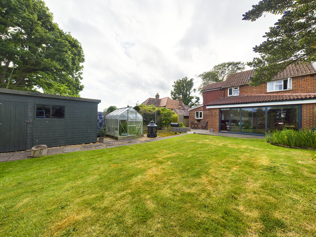 3 bed end of terrace house to rent in Tilletts Lane, Horsham  - Property Image 7