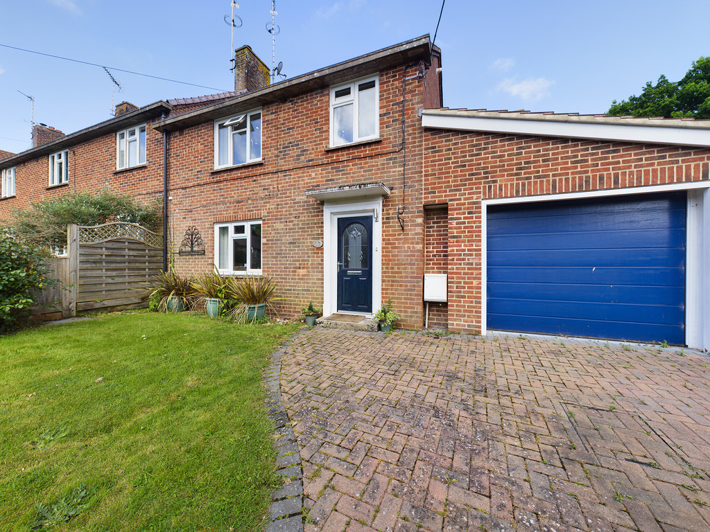 3 bed end of terrace house to rent in Tilletts Lane, Horsham  - Property Image 1