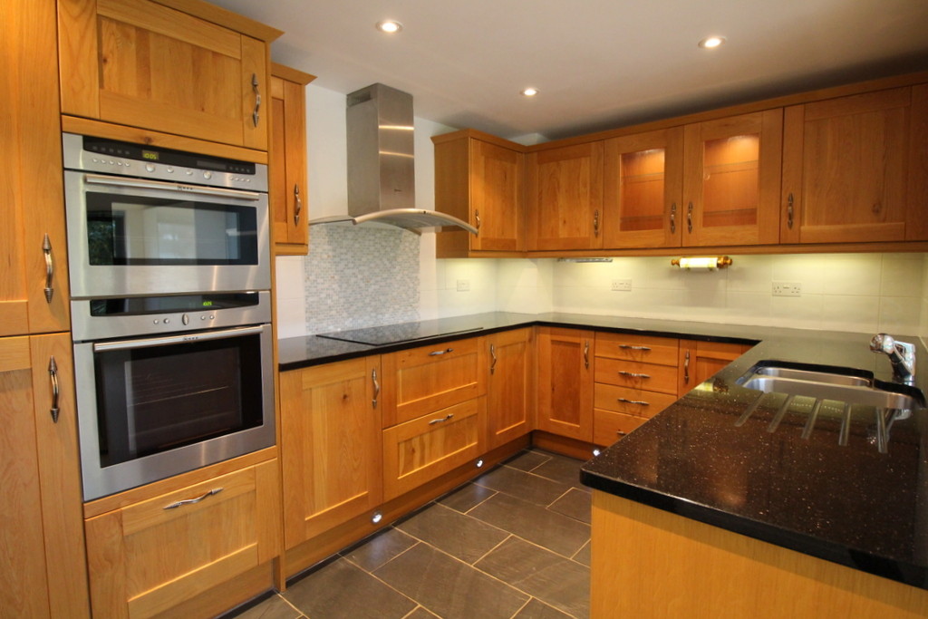 3 bed end of terrace house to rent in Tilletts Lane, Horsham  - Property Image 11