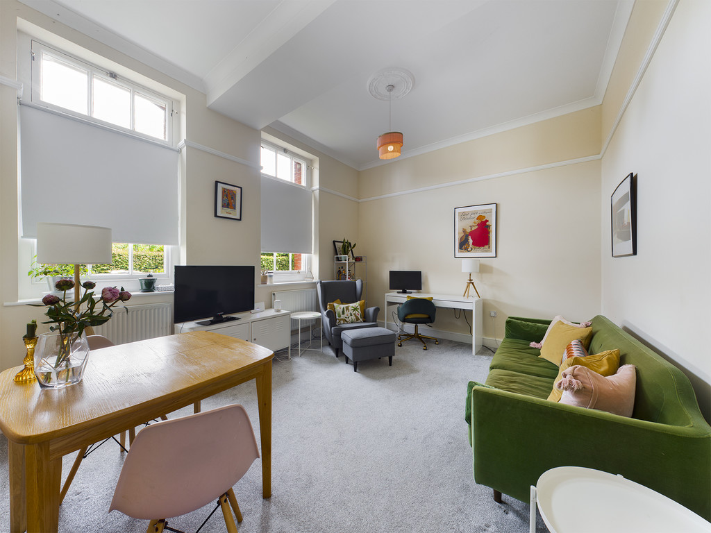 2 bed apartment to rent in St Leonards, Horsham  - Property Image 2