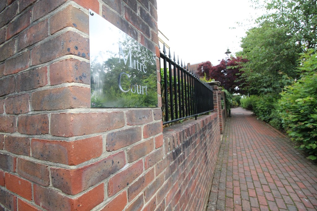2 bed apartment to rent in Mitre Court, Worthing Road, Horsham  - Property Image 11