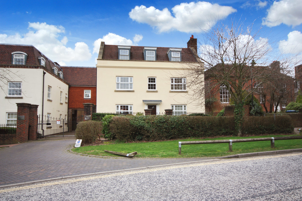 2 bed apartment to rent in Mitre Court, Worthing Road, Horsham  - Property Image 1