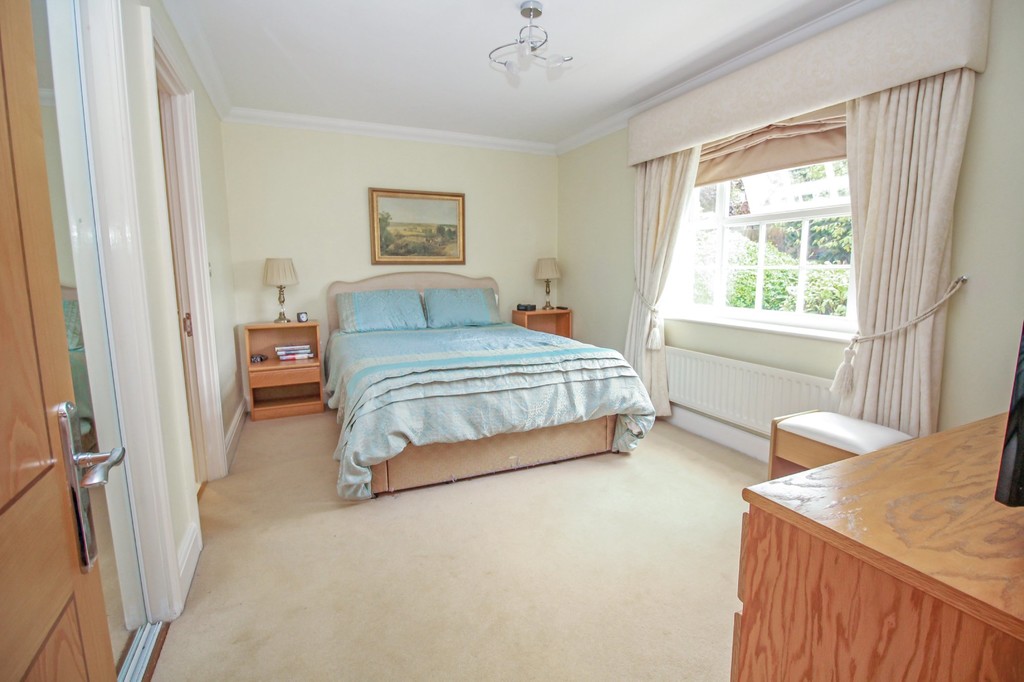 2 bed apartment to rent in Mitre Court, Worthing Road, Horsham  - Property Image 4
