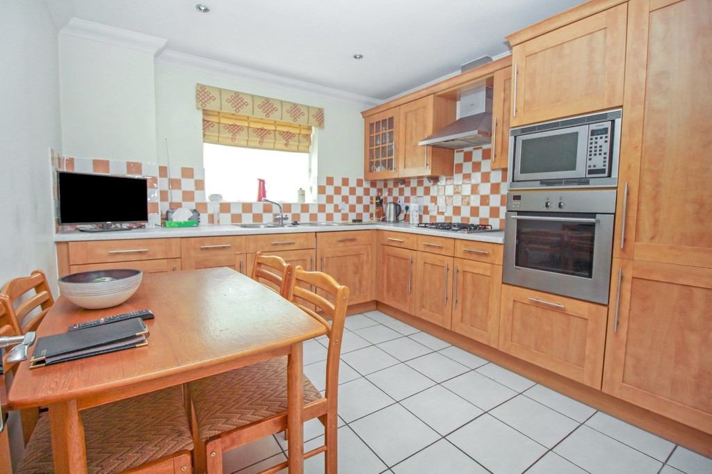 2 bed apartment to rent in Mitre Court, Worthing Road, Horsham  - Property Image 3