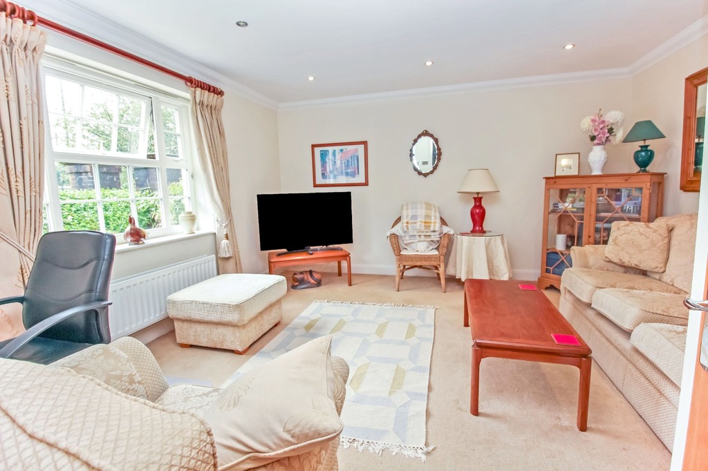2 bed apartment to rent in Mitre Court, Worthing Road, Horsham  - Property Image 2