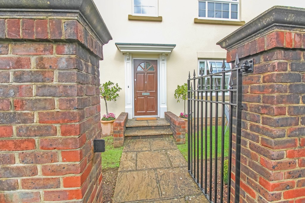 2 bed apartment to rent in Mitre Court, Worthing Road, Horsham  - Property Image 8