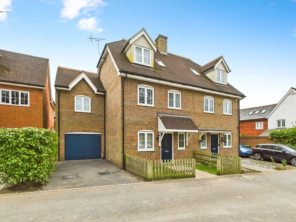 4 bed semi-detached house to rent in Farley Close, Horsham  - Property Image 1