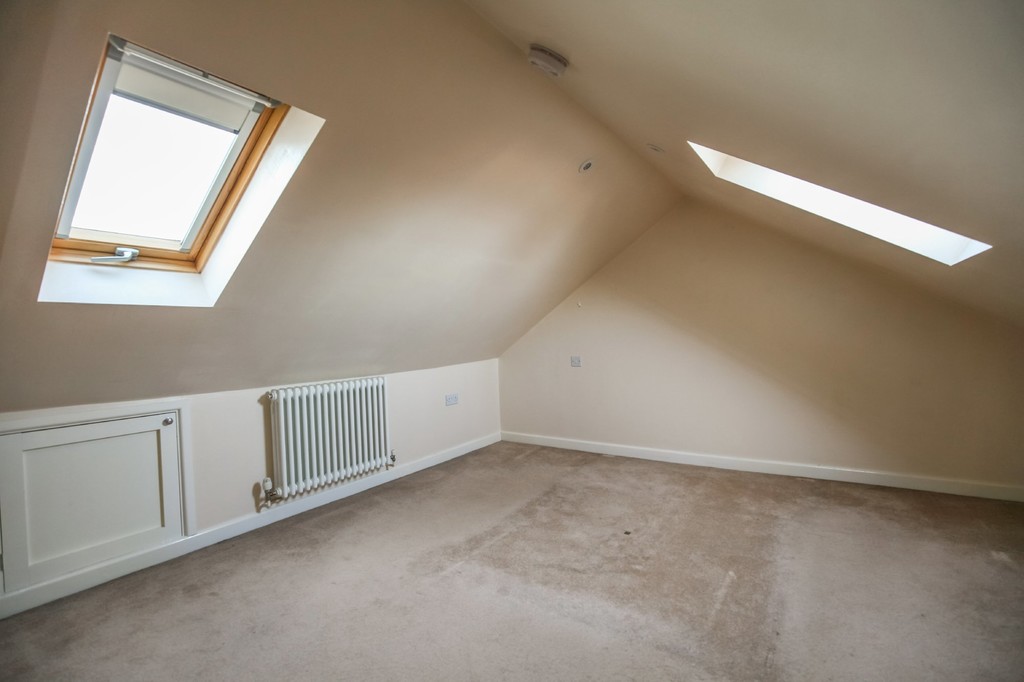 2 bed maisonette to rent in Clarence Road, Horsham  - Property Image 4