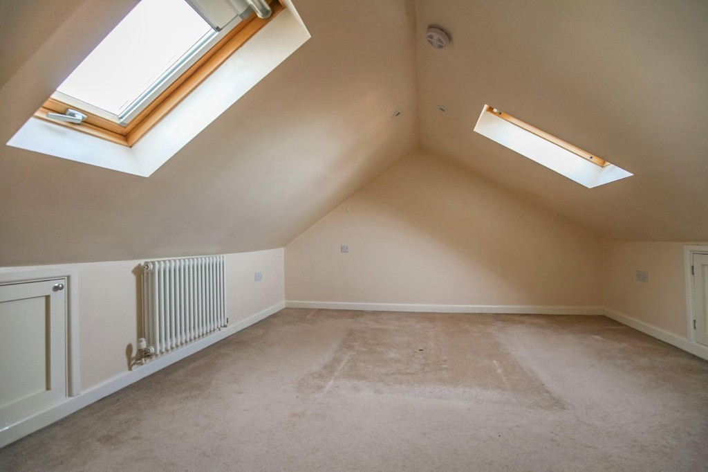 2 bed maisonette to rent in Clarence Road, Horsham  - Property Image 5