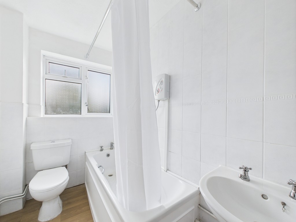 2 bed apartment to rent in Hurst Court, Horsham  - Property Image 10