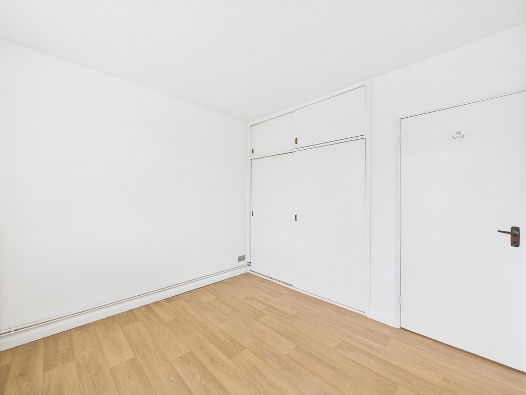 2 bed apartment to rent in Hurst Court, Horsham  - Property Image 7
