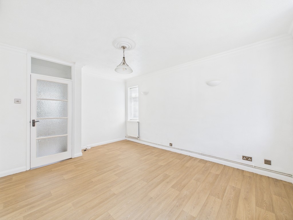 2 bed apartment to rent in Hurst Court, Horsham  - Property Image 4