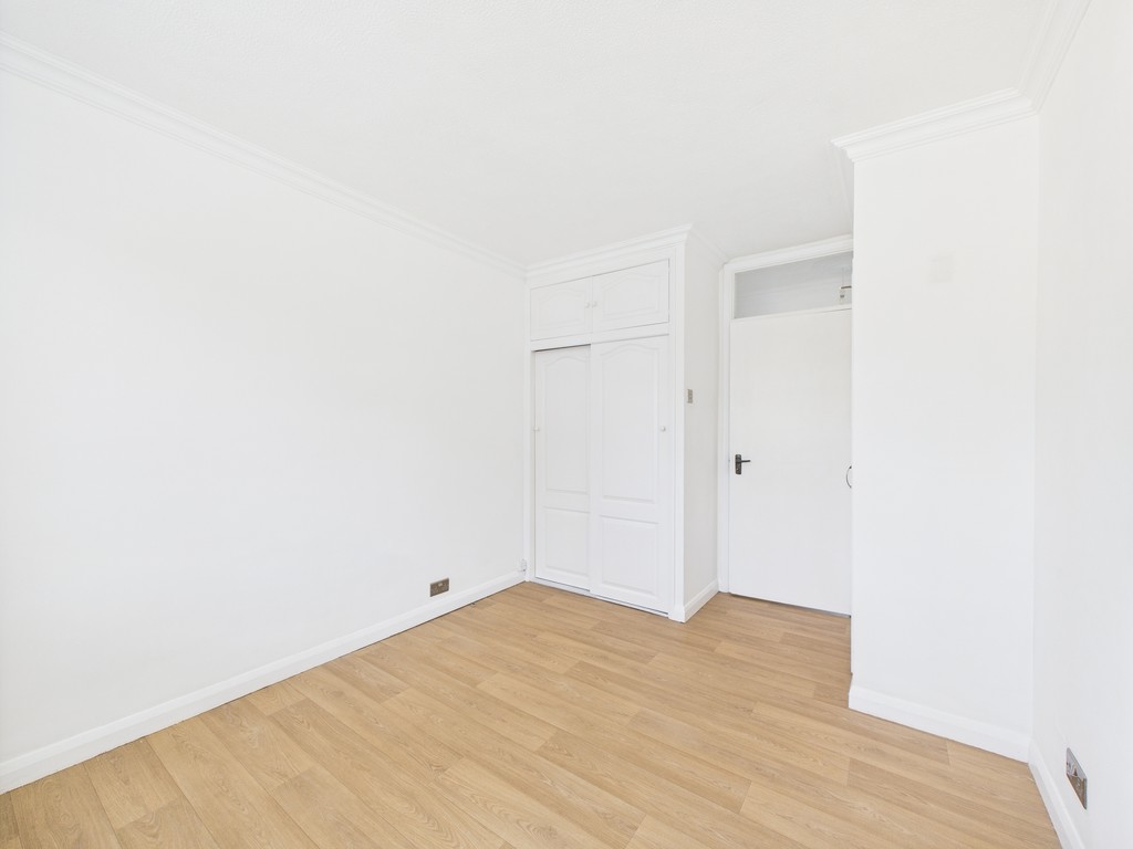 2 bed apartment to rent in Hurst Court, Horsham  - Property Image 9