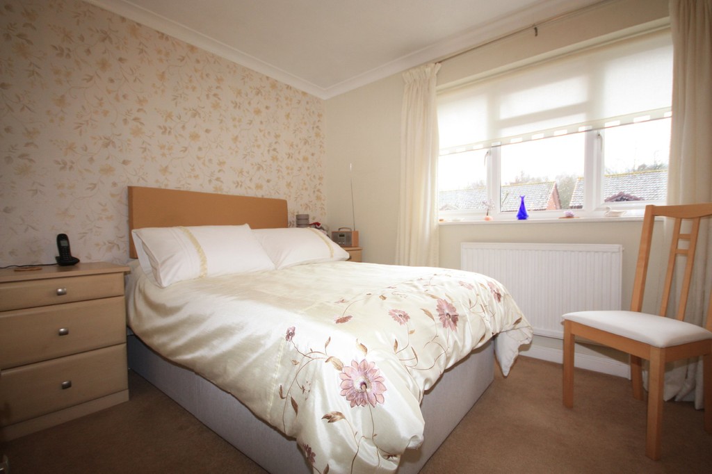 2 bed end of terrace house to rent in Gorringes Brook, Horsham  - Property Image 3