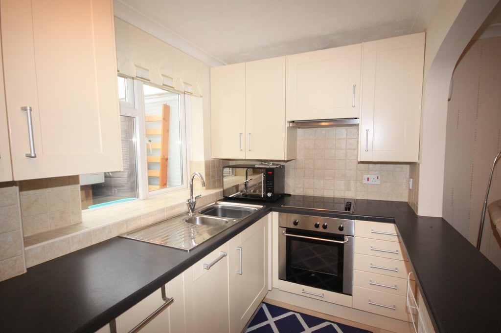 2 bed end of terrace house to rent in Gorringes Brook, Horsham  - Property Image 4