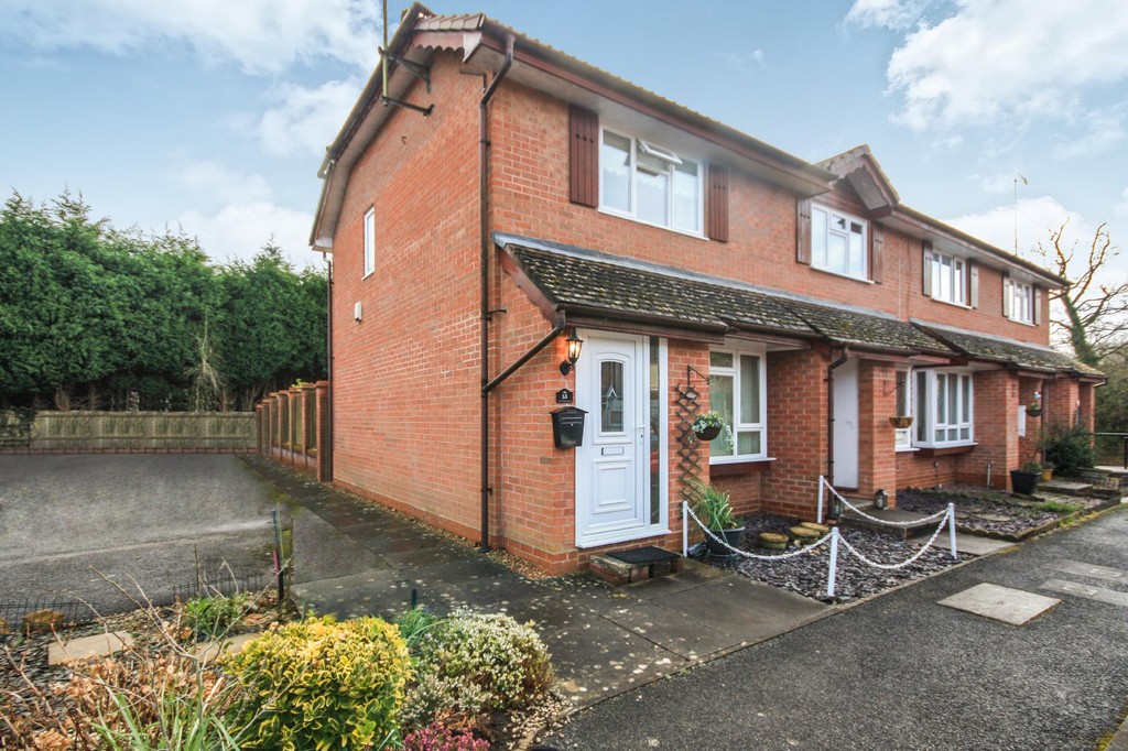 2 bed end of terrace house to rent in Gorringes Brook, Horsham