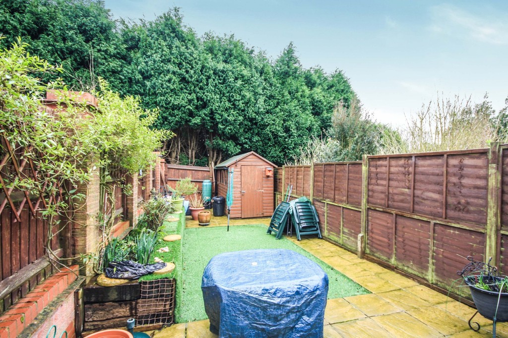 2 bed end of terrace house to rent in Gorringes Brook, Horsham  - Property Image 6