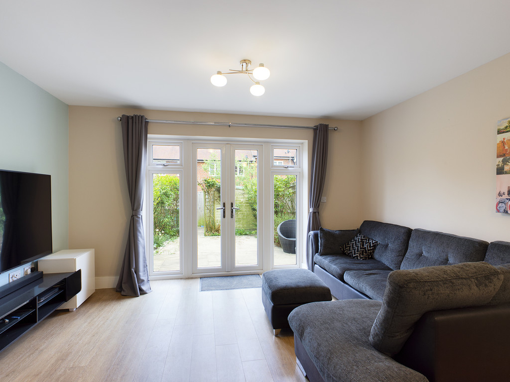 2 bed terraced house to rent in Longhurst Avenue, Horsham  - Property Image 2