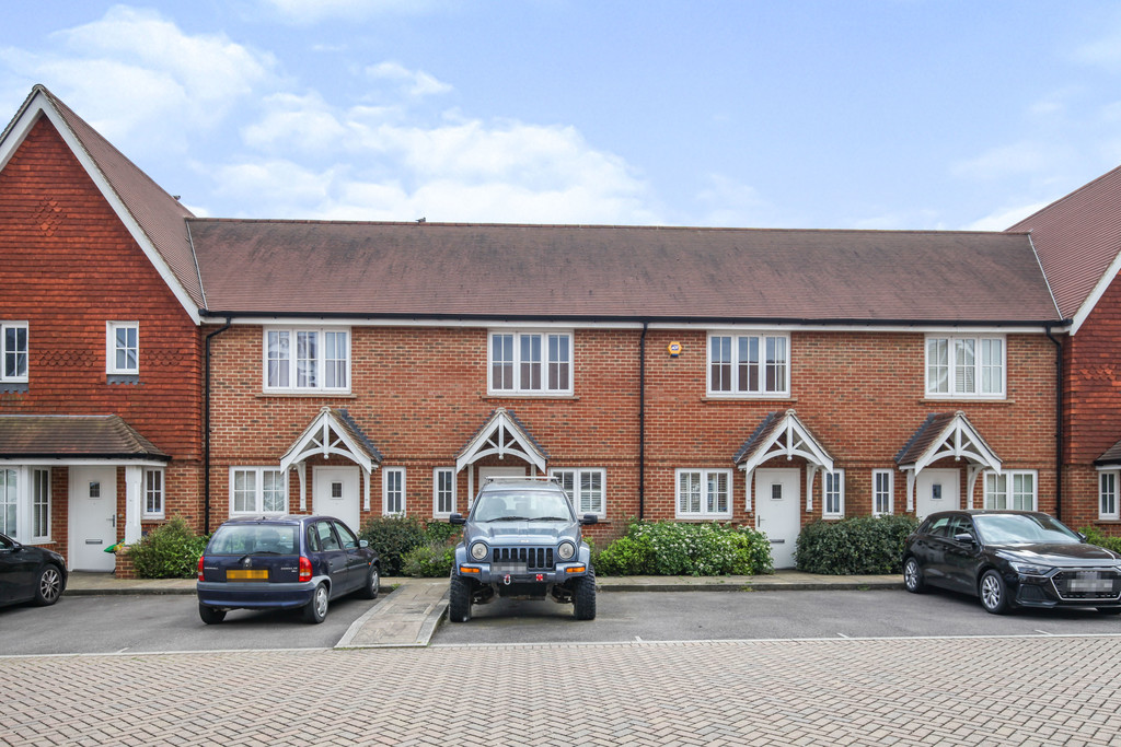 2 bed terraced house to rent in Longhurst Avenue, Horsham  - Property Image 1