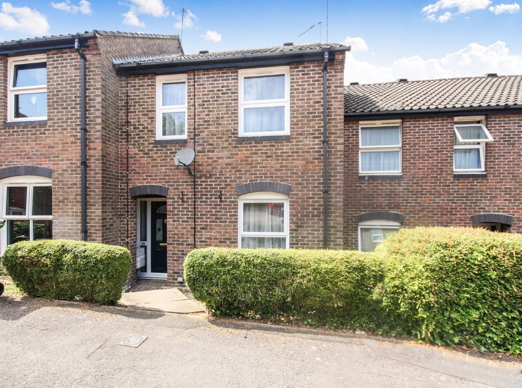 3 bed terraced house to rent in Henderson Way, Horsham - Property Image 1