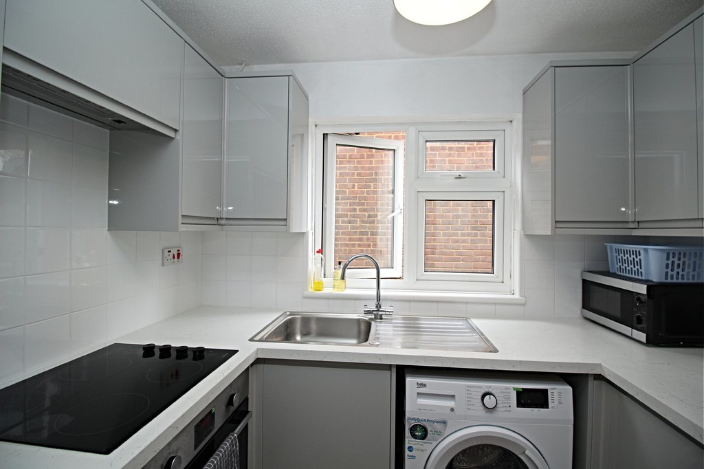 1 bed maisonette to rent in Singleton Road, Broadbridge Heath  - Property Image 3