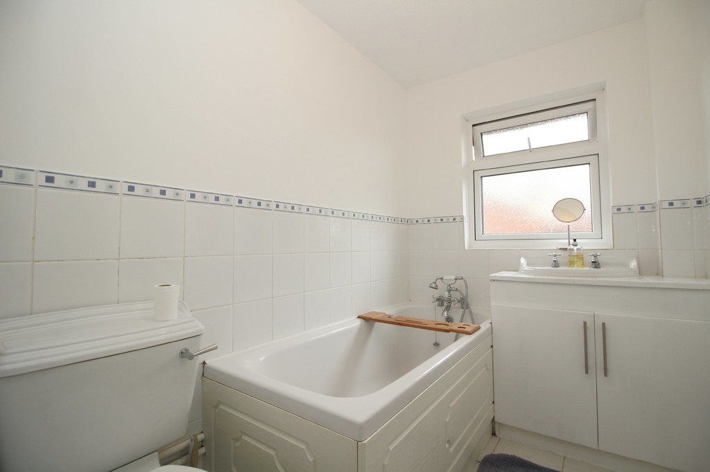 1 bed maisonette to rent in Singleton Road, Broadbridge Heath  - Property Image 5
