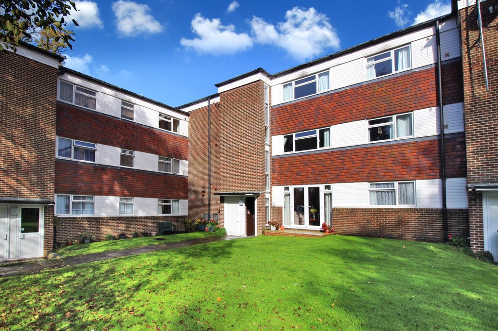 2 bed flat to rent in Fender House, Horsham  - Property Image 1