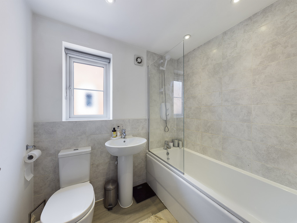 3 bed detached house to rent in Rhodes Way, Billingshurst  - Property Image 9