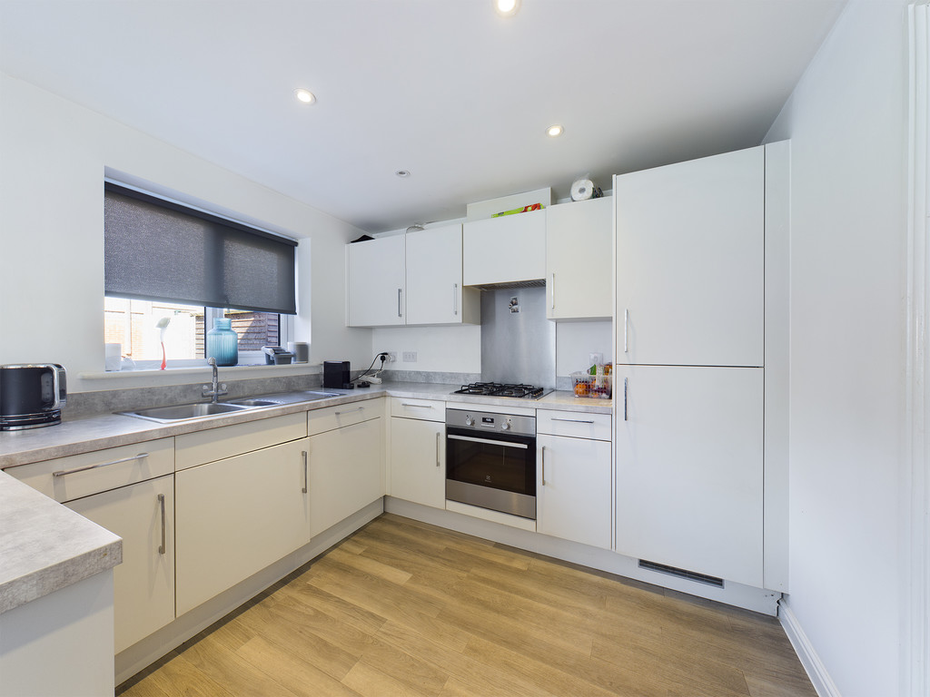3 bed detached house to rent in Rhodes Way, Billingshurst  - Property Image 2