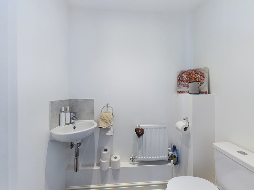 3 bed detached house to rent in Rhodes Way, Billingshurst  - Property Image 4