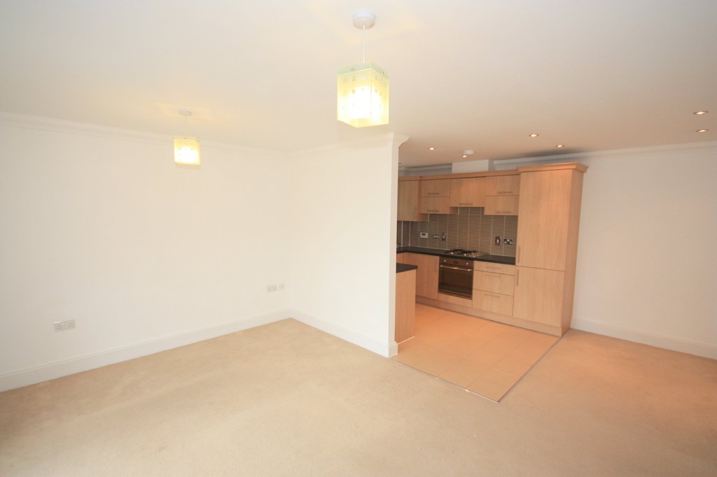 2 bed apartment to rent in Hurst Court, Horsham, RH12  - Property Image 2