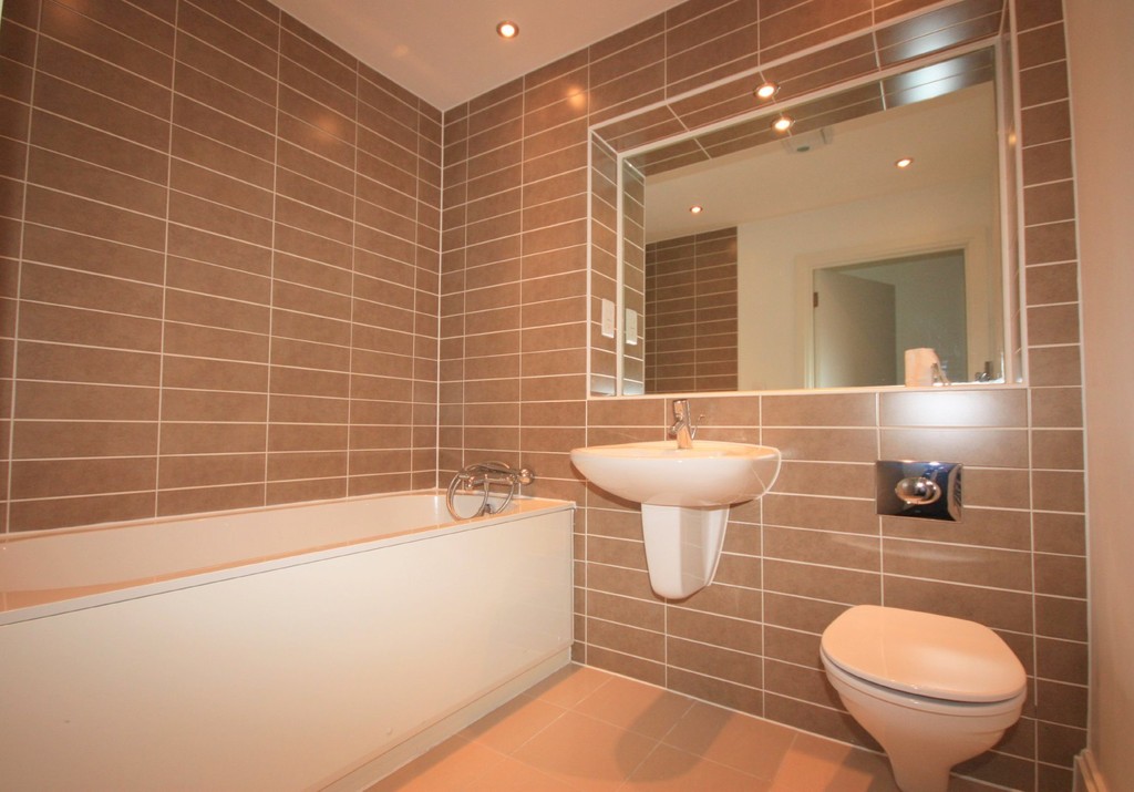 2 bed apartment to rent in Hurst Court, Horsham, RH12  - Property Image 4