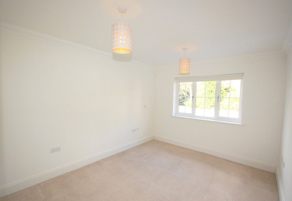 2 bed apartment to rent in Hurst Court, Horsham, RH12  - Property Image 5