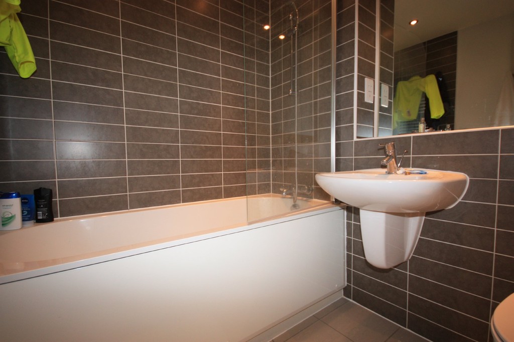 2 bed apartment to rent in Hurst Court, Horsham  - Property Image 10
