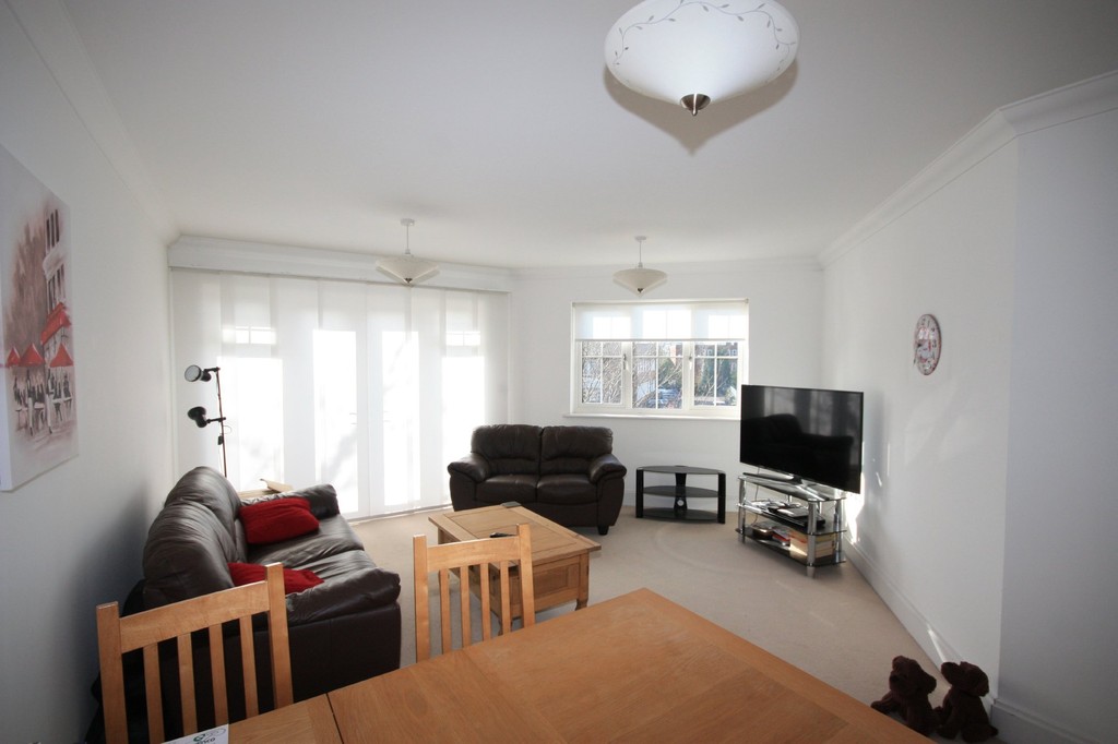 2 bed apartment to rent in Hurst Court, Horsham  - Property Image 4