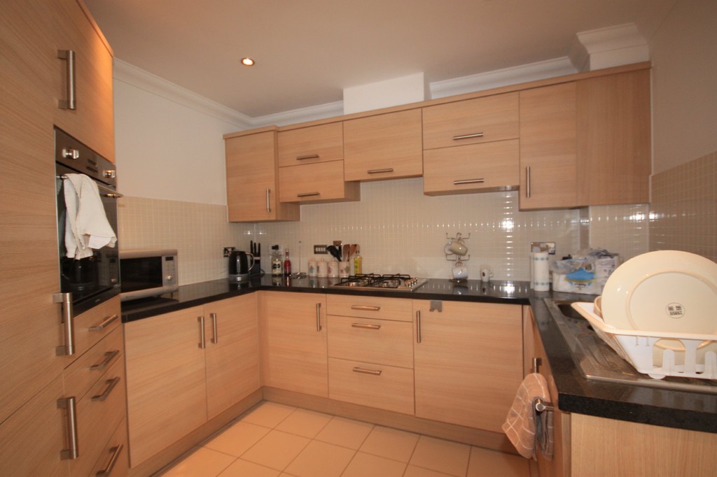 2 bed apartment to rent in Hurst Court, Horsham  - Property Image 6
