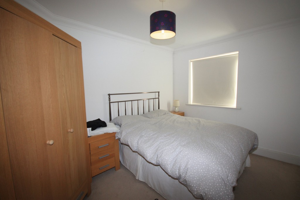 2 bed apartment to rent in Hurst Court, Horsham  - Property Image 7