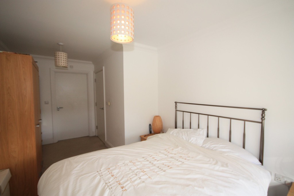 2 bed apartment to rent in Hurst Court, Horsham  - Property Image 8