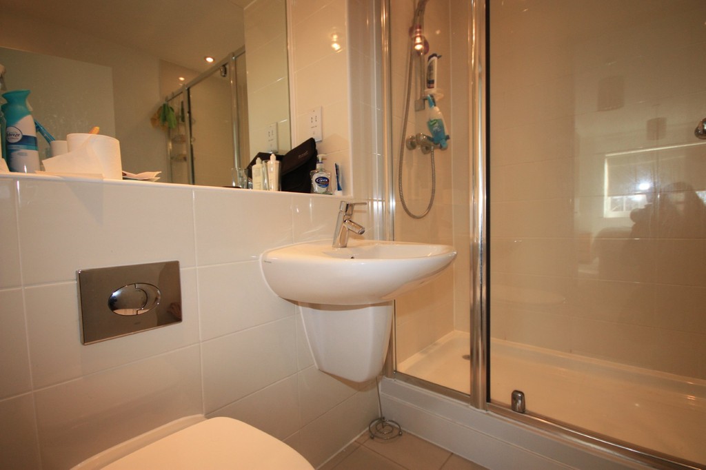 2 bed apartment to rent in Hurst Court, Horsham  - Property Image 9