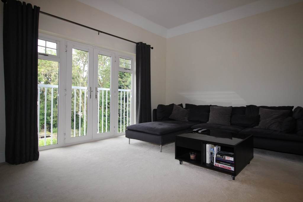 2 bed apartment to rent in Hurst Court, Horsham  - Property Image 2