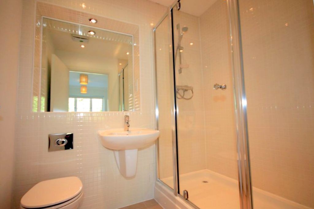 2 bed apartment to rent in Hurst Court, Horsham - Property Image 3