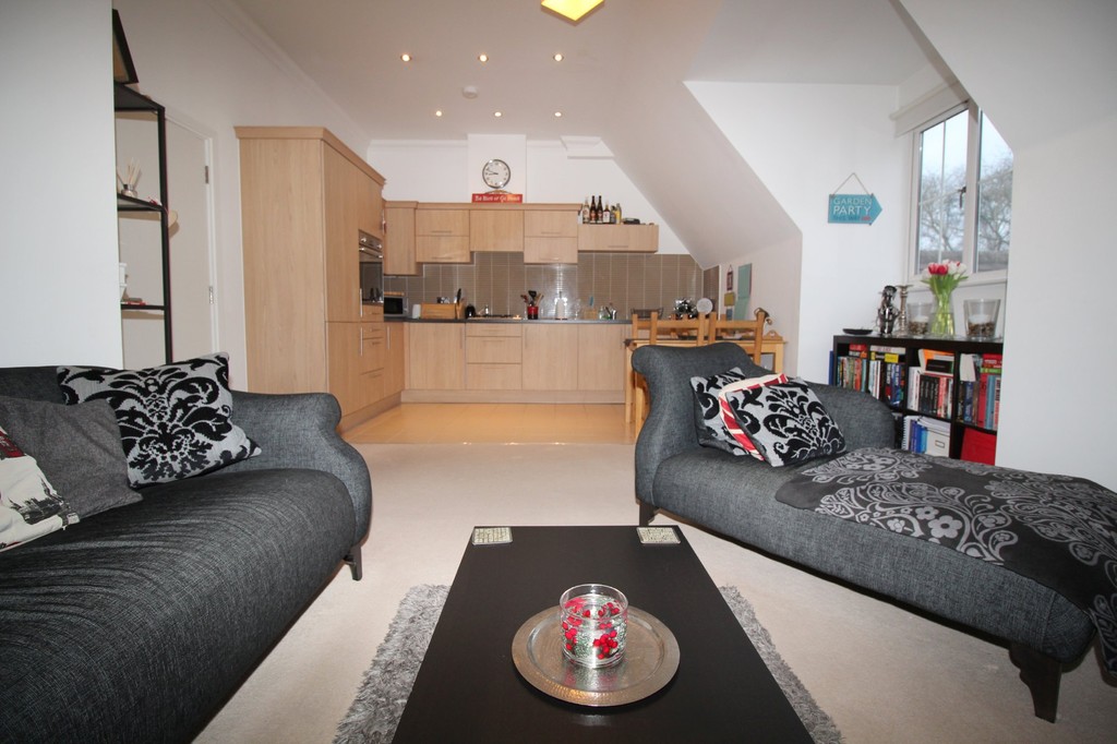 1 bed apartment to rent in Hurst Court, Horsham, RH12
